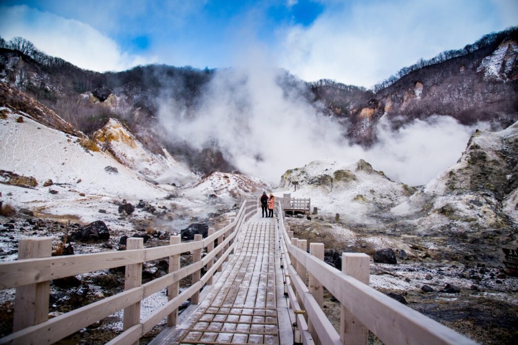 7 สถานที่แช่ออนเซ็นท่ามกลางปุยหิมะ