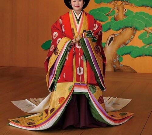 จูนิฮิโตเอะ (Junihitoe)