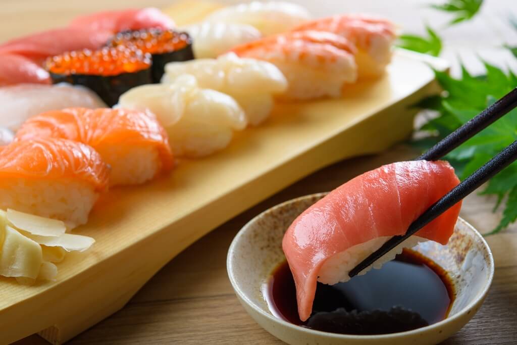 ซูชิ / เนื้อย่าง / ราเมง