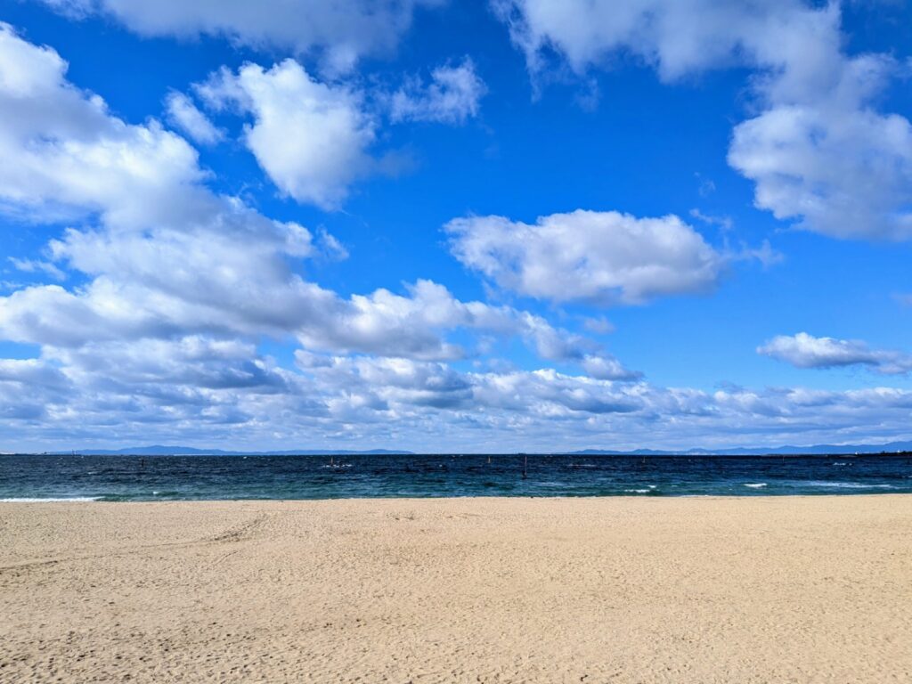 ชายหาดนิชิกิโนฮามะ ที่ได้รับการรับรองมาตรฐานสิ่งแวดล้อมระดับสากล Blue Flag ติดต่อกัน 3 ปี