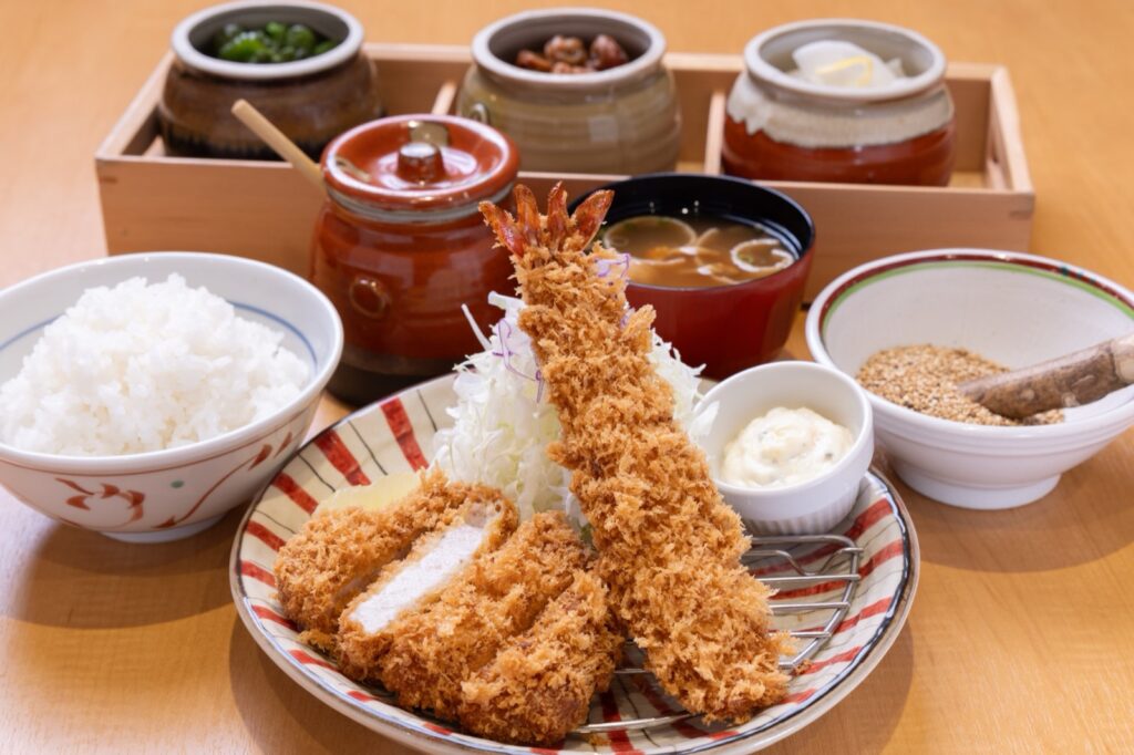 เซ็ตมื้อกลางวันอิ่มแปล้ (สันนอก 70 กรัม) -Hearty Lunch(70g Pork Loin Cutlet)- ราคารวมภาษี 1,419 เยน