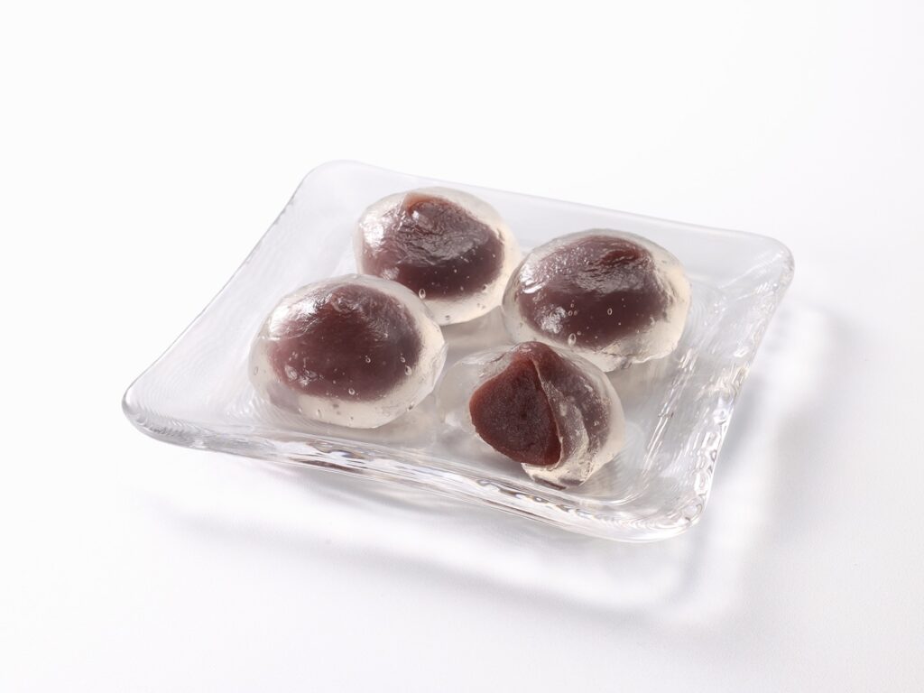คุซุโมจิ 4 ชิ้น / 1 แพ็ก 128 เยน (รวมภาษี 138 เยน)　※จำกัดเฉพาะฤดูร้อน※