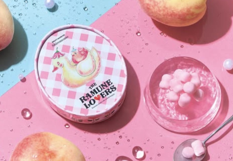 ＜The Ramune Lovers＞ ชิโรโมโมะ (พีชขาว) 810 เยน ■ชั้น 1 โซนเหนือ Delicious Court