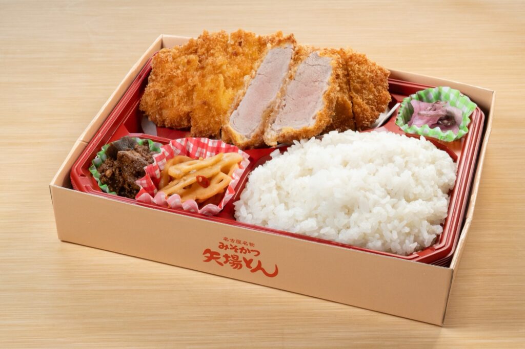 ＜Misokatsu Yabaton (みそかつ 矢場とん)＞ ข้าวกล่องชิมเปรียบเทียบสันในและสันนอก 1,761 เยน ■ชั้นใต้ดิน 1 แผนกกับข้าว